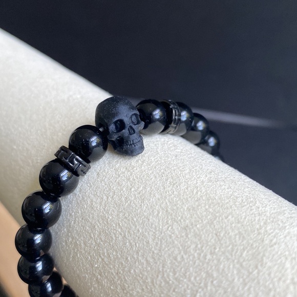 Polished Onyx Skull Bracelet with Maze Beads - Picture 2 of 5